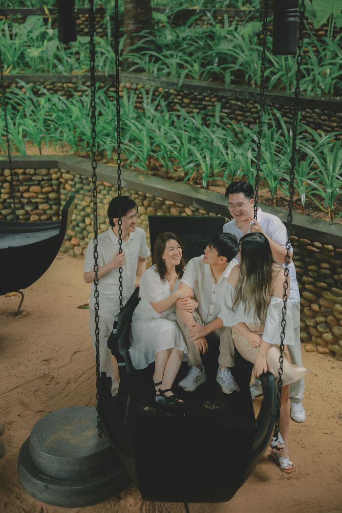 55 Weird And Unhinged Family Traditions That You Probably Don’t Have