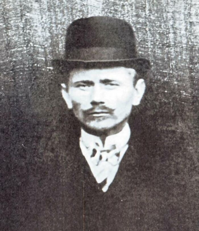 “Can’t Imagine Anyone Doing Something Like That Now“: 31 Crazy Things People Did For Love