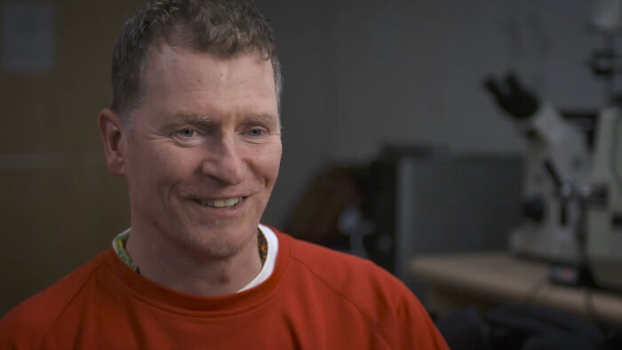 “Can’t Imagine Anyone Doing Something Like That Now“: 31 Crazy Things People Did For Love