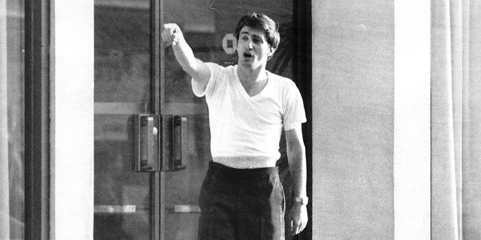 “Can’t Imagine Anyone Doing Something Like That Now“: 31 Crazy Things People Did For Love