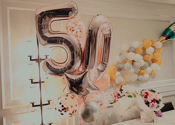 Man Doesn’t Care If Mom’s Birthday Upstages His Wedding, Regrets It When Guests Start Comparing: “Huge Jerk” Man Doesn’t Care If Mom’s Birthday Upstages His Wedding, Regrets It When Guests Start Comparing: “Huge Jerk”