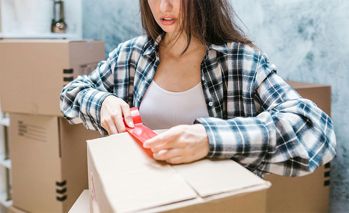 Woman Baffled That Rich Boyfriend Wants To Split Expenses 50/50: “My Partner Earns At Least 3x What I Do” Woman Baffled That Rich Boyfriend Wants To Split Expenses 50/50: “My Partner Earns At Least 3x What I Do”