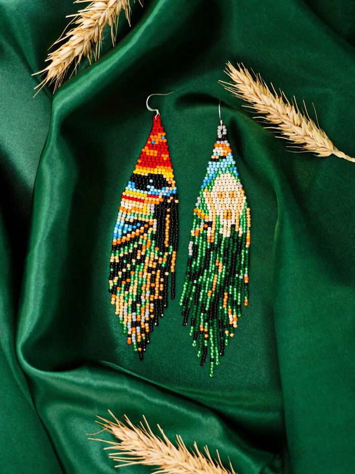 Artist Creates Tiny Wearable Versions Of Famous Classical Paintings Using Beads (23 Pics) Artist Creates Tiny Wearable Versions Of Famous Classical Paintings Using Beads (23 Pics)