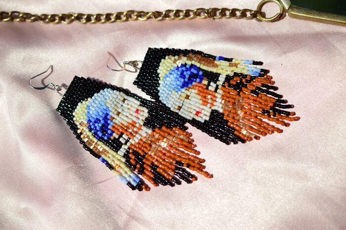 Artist Creates Tiny Wearable Versions Of Famous Classical Paintings Using Beads (23 Pics) Artist Creates Tiny Wearable Versions Of Famous Classical Paintings Using Beads (23 Pics)