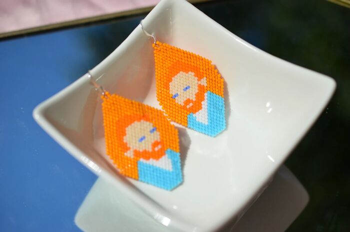 Artist Creates Tiny Wearable Versions Of Famous Classical Paintings Using Beads (23 Pics) Artist Creates Tiny Wearable Versions Of Famous Classical Paintings Using Beads (23 Pics)