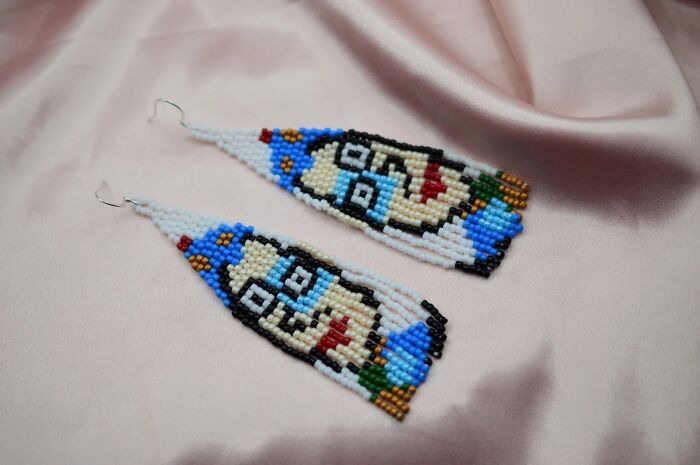 Artist Creates Tiny Wearable Versions Of Famous Classical Paintings Using Beads (23 Pics) Artist Creates Tiny Wearable Versions Of Famous Classical Paintings Using Beads (23 Pics)