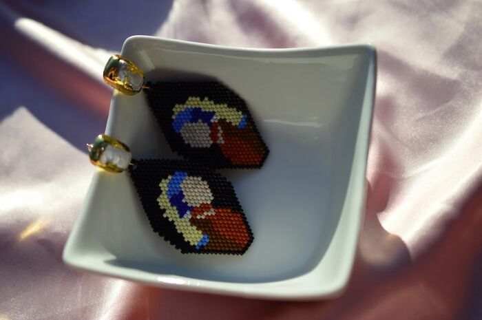 Artist Creates Tiny Wearable Versions Of Famous Classical Paintings Using Beads (23 Pics) Artist Creates Tiny Wearable Versions Of Famous Classical Paintings Using Beads (23 Pics)