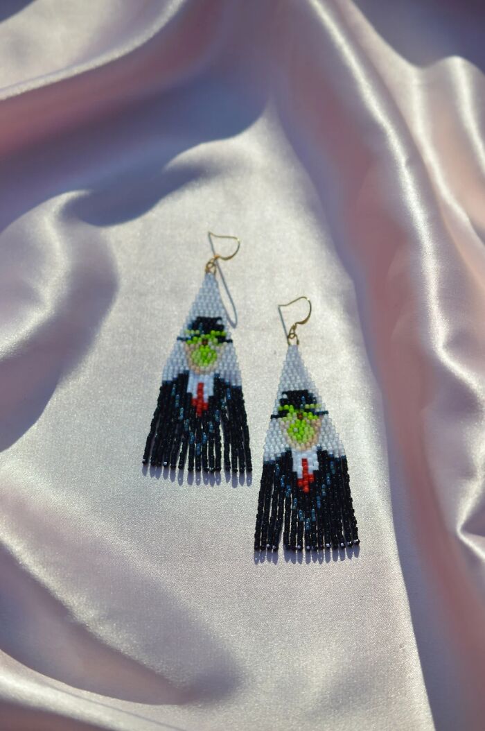 Artist Creates Tiny Wearable Versions Of Famous Classical Paintings Using Beads (23 Pics) Artist Creates Tiny Wearable Versions Of Famous Classical Paintings Using Beads (23 Pics)