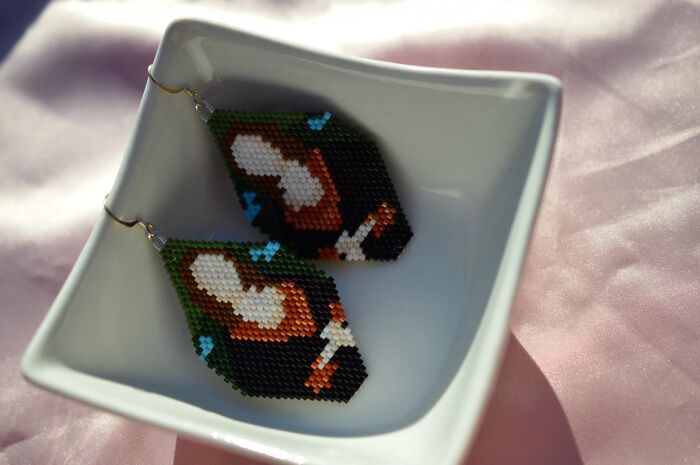 Artist Creates Tiny Wearable Versions Of Famous Classical Paintings Using Beads (23 Pics) Artist Creates Tiny Wearable Versions Of Famous Classical Paintings Using Beads (23 Pics)