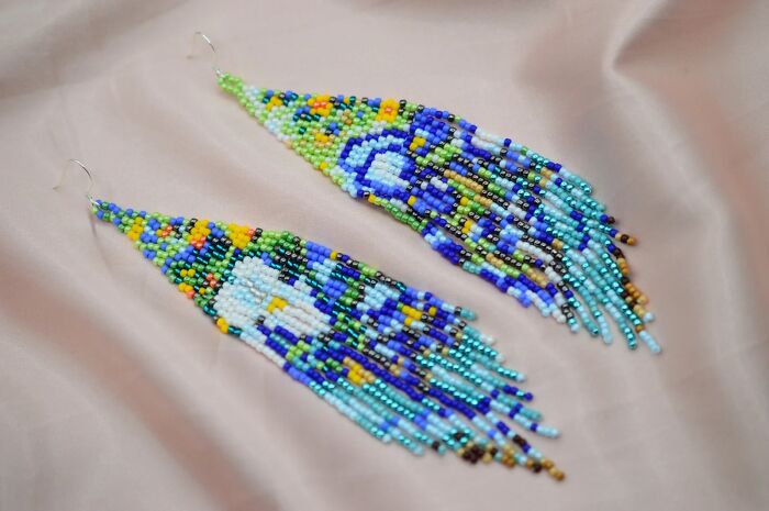 Artist Creates Tiny Wearable Versions Of Famous Classical Paintings Using Beads (23 Pics) Artist Creates Tiny Wearable Versions Of Famous Classical Paintings Using Beads (23 Pics)