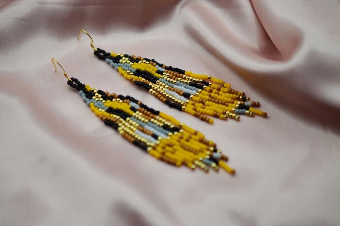 Artist Creates Tiny Wearable Versions Of Famous Classical Paintings Using Beads (23 Pics) Artist Creates Tiny Wearable Versions Of Famous Classical Paintings Using Beads (23 Pics)