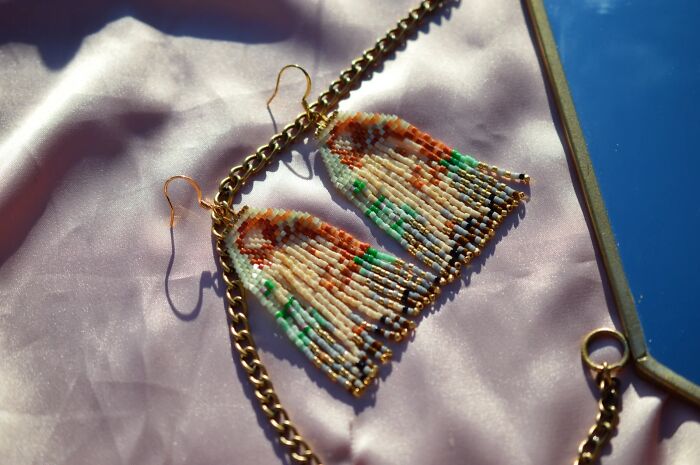 Artist Creates Tiny Wearable Versions Of Famous Classical Paintings Using Beads (23 Pics) Artist Creates Tiny Wearable Versions Of Famous Classical Paintings Using Beads (23 Pics)