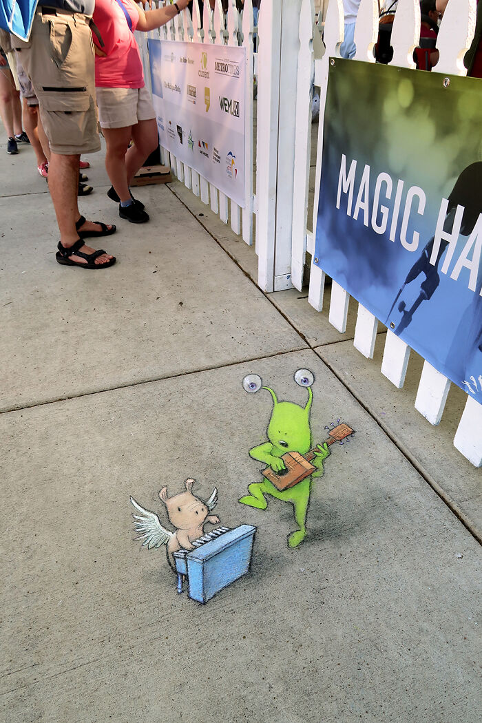 This Artist Turns Everyday Sidewalks Into Adorable 3D Creatures (35 New Pics) This Artist Turns Everyday Sidewalks Into Adorable 3D Creatures (35 New Pics)