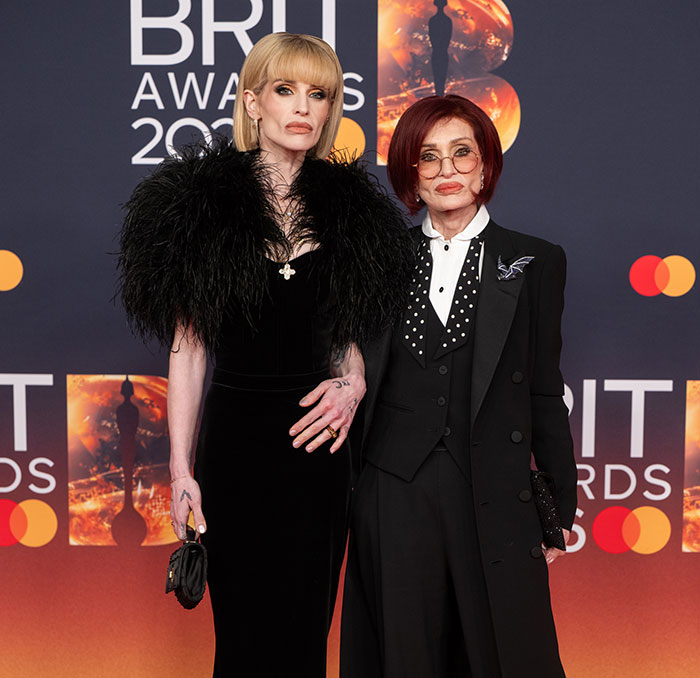 People Claim To Have Found The Exact “Moment” Sharon And Kelly Osbourne Started Taking Weight Loss Medication