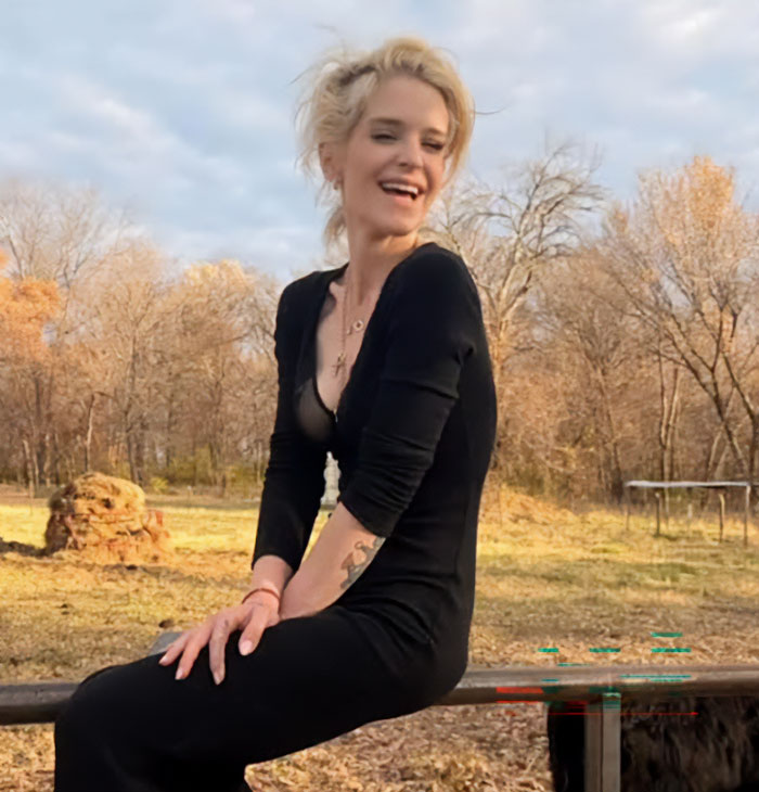 People Claim To Have Found The Exact “Moment” Sharon And Kelly Osbourne Started Taking Weight Loss Medication