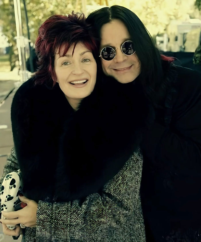 People Claim To Have Found The Exact “Moment” Sharon And Kelly Osbourne Started Taking Weight Loss Medication