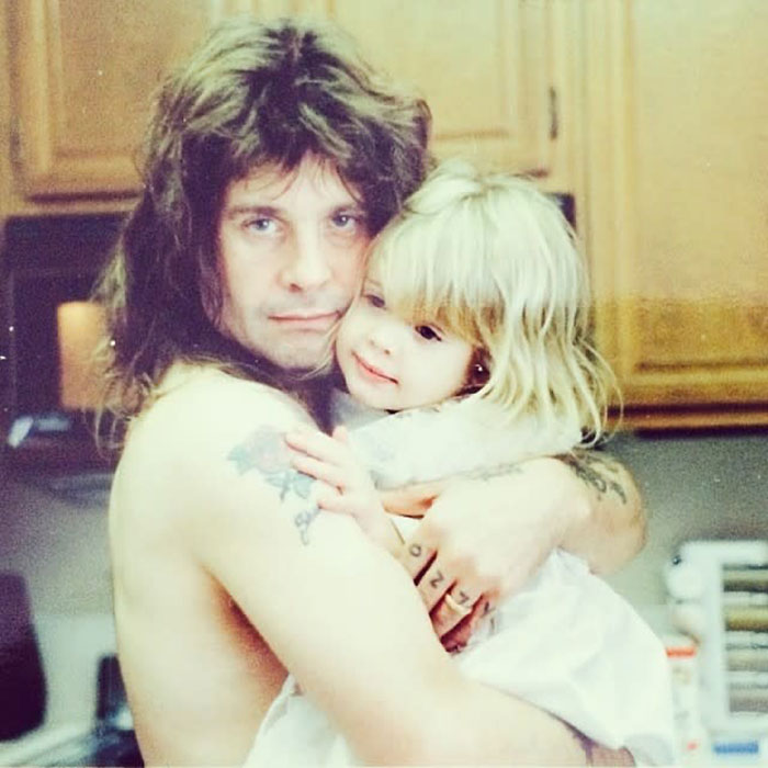 People Claim To Have Found The Exact “Moment” Sharon And Kelly Osbourne Started Taking Weight Loss Medication