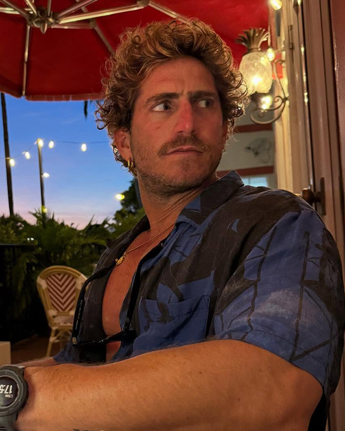 “Hypocrite”: Pedro Pascal Accused Of Blocking Fans After They Call Him Out Over Controversial Rumored Boyfriend