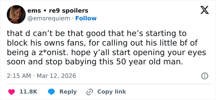 “Hypocrite”: Pedro Pascal Accused Of Blocking Fans After They Call Him Out Over Controversial Rumored Boyfriend