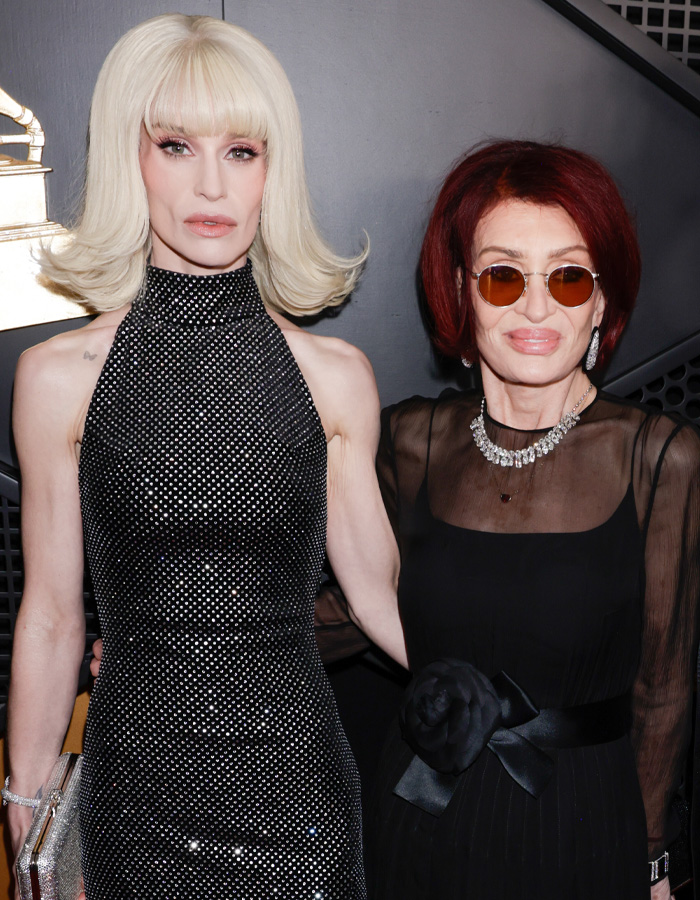 &ldquo;Is There More To It Beyond Grief?”: Photos Of Kelly And Sharon Osbourne Continue To Raise Alarm Among Friends