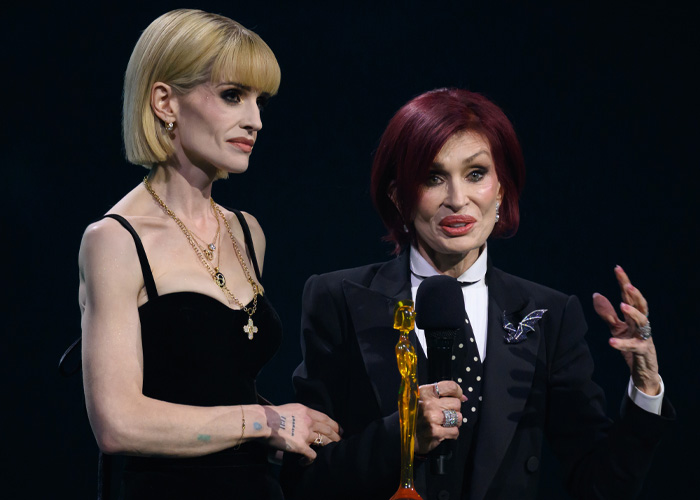 &ldquo;Is There More To It Beyond Grief?”: Photos Of Kelly And Sharon Osbourne Continue To Raise Alarm Among Friends