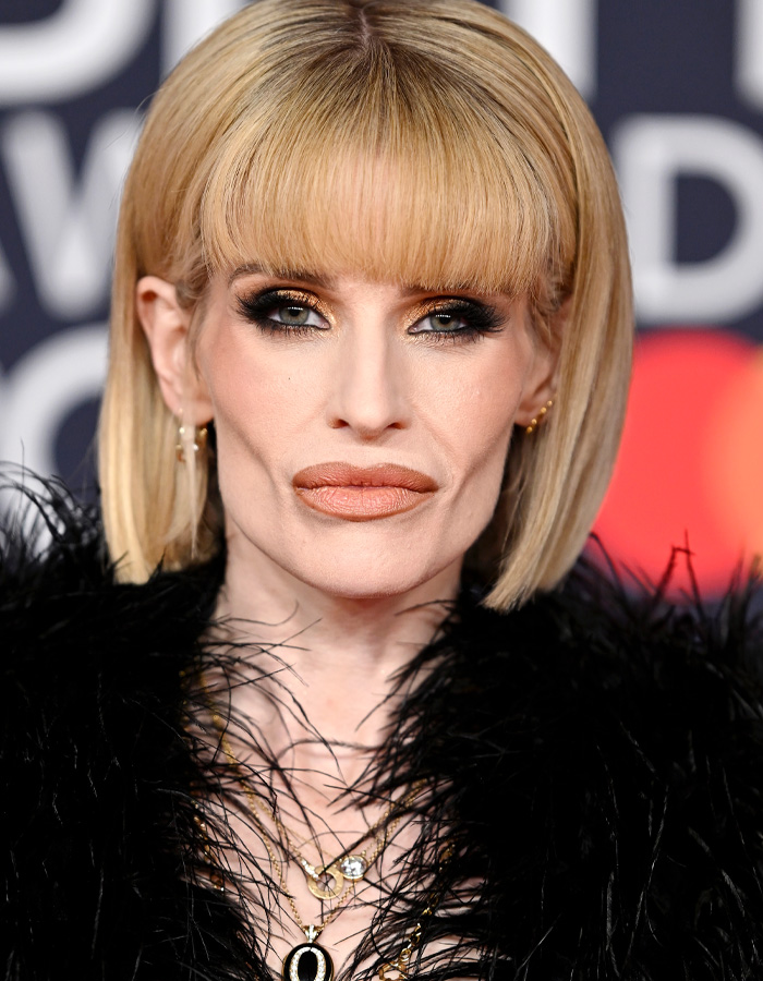 &ldquo;Is There More To It Beyond Grief?”: Photos Of Kelly And Sharon Osbourne Continue To Raise Alarm Among Friends