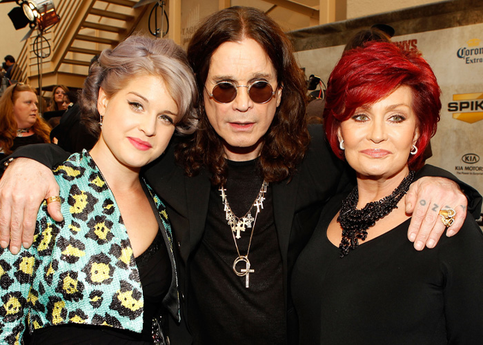 &ldquo;Is There More To It Beyond Grief?”: Photos Of Kelly And Sharon Osbourne Continue To Raise Alarm Among Friends