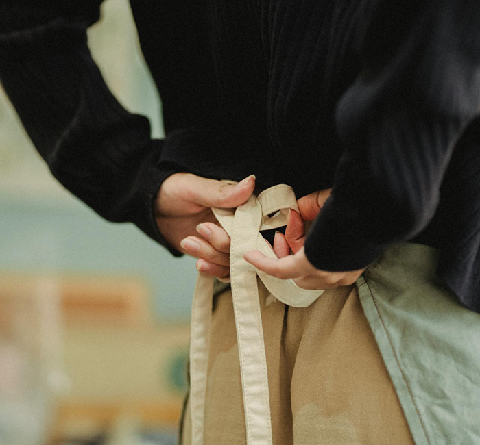 Plus-Size Employee Threatens To Quit If Boss Doesn’t Change Her Uniform, The Internet Takes Boss’ Side Plus-Size Employee Threatens To Quit If Boss Doesn’t Change Her Uniform, The Internet Takes Boss’ Side