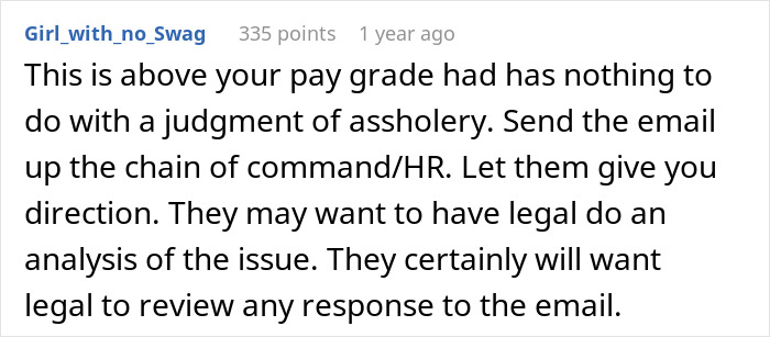 Plus-Size Employee Threatens To Quit If Boss Doesn’t Change Her Uniform, The Internet Takes Boss’ Side Plus-Size Employee Threatens To Quit If Boss Doesn’t Change Her Uniform, The Internet Takes Boss’ Side