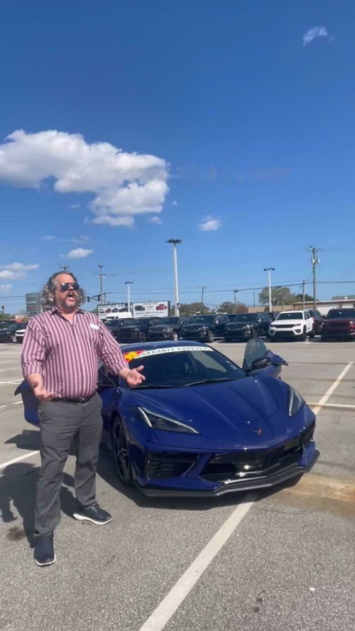 Opera Singer Takes A Job At A Car Dealership, Starts Singing Arias About Cars And Goes Viral Opera Singer Takes A Job At A Car Dealership, Starts Singing Arias About Cars And Goes Viral