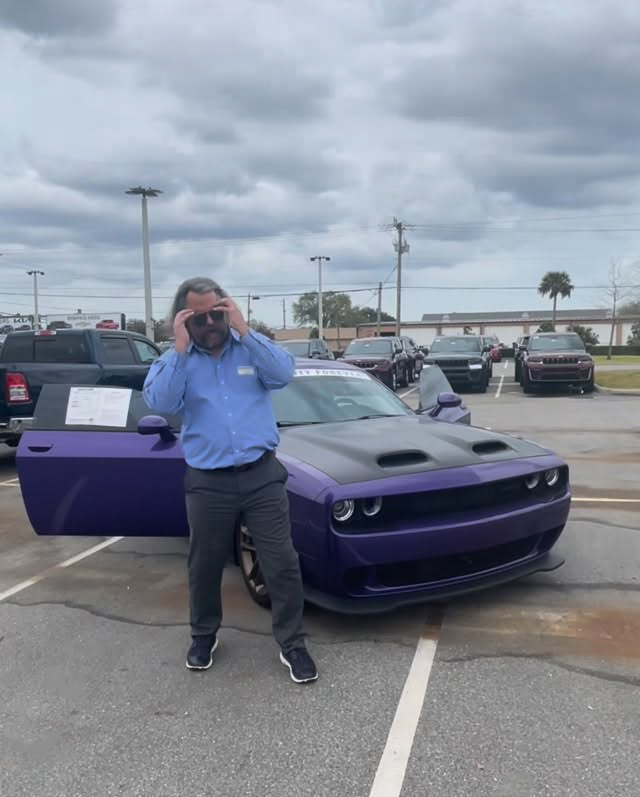 Opera Singer Takes A Job At A Car Dealership, Starts Singing Arias About Cars And Goes Viral Opera Singer Takes A Job At A Car Dealership, Starts Singing Arias About Cars And Goes Viral