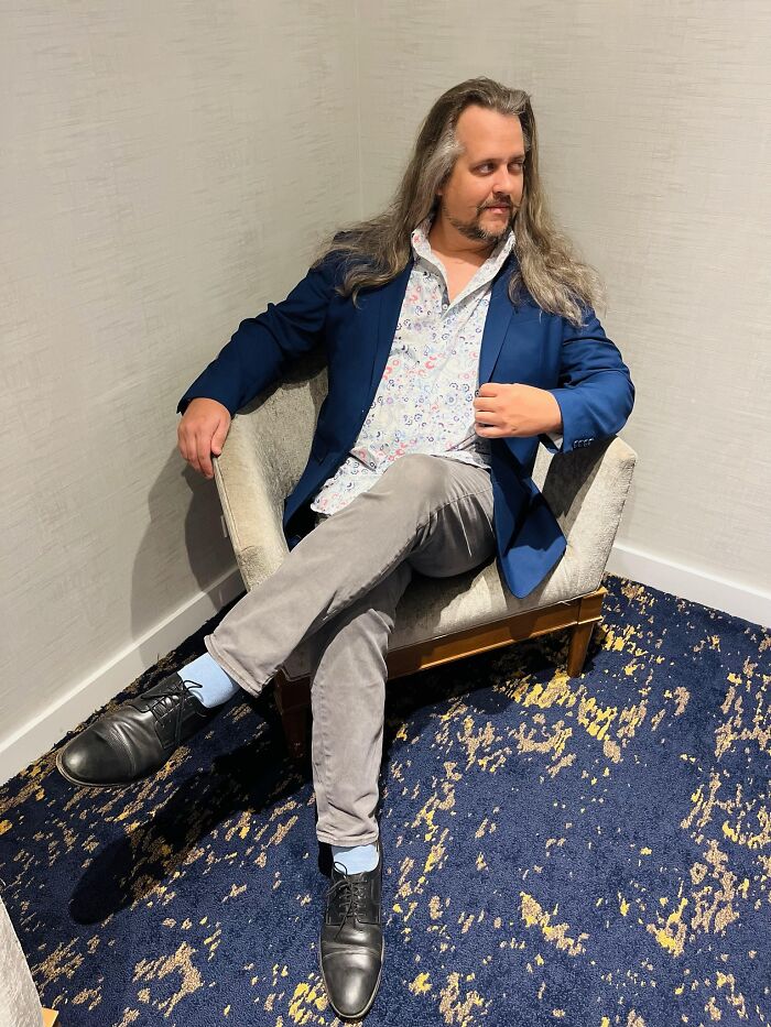 Opera Singer Takes A Job At A Car Dealership, Starts Singing Arias About Cars And Goes Viral Opera Singer Takes A Job At A Car Dealership, Starts Singing Arias About Cars And Goes Viral