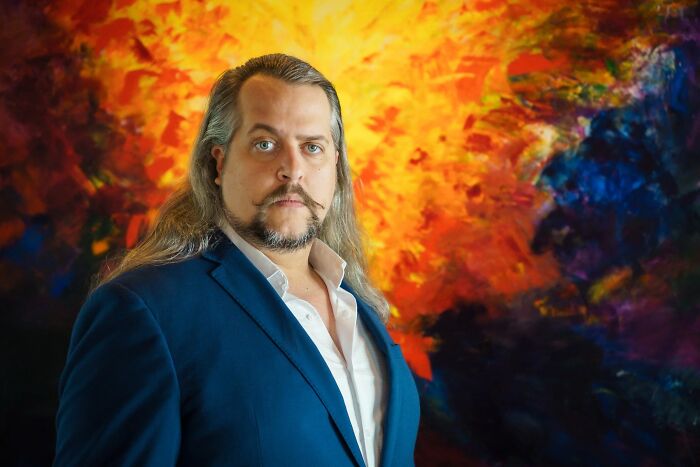 Opera Singer Takes A Job At A Car Dealership, Starts Singing Arias About Cars And Goes Viral Opera Singer Takes A Job At A Car Dealership, Starts Singing Arias About Cars And Goes Viral