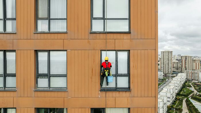 “Hilariously Awkward”: 37 Things Window Cleaners Didn’t Expect To See While On The Job “Hilariously Awkward”: 37 Things Window Cleaners Didn’t Expect To See While On The Job