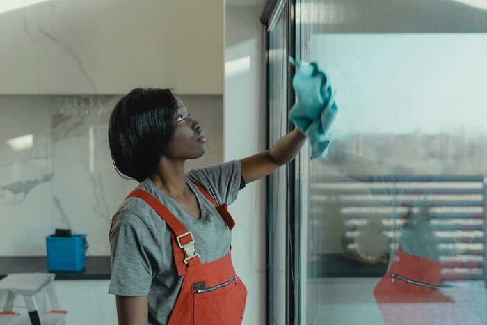 “Hilariously Awkward”: 37 Things Window Cleaners Didn’t Expect To See While On The Job “Hilariously Awkward”: 37 Things Window Cleaners Didn’t Expect To See While On The Job