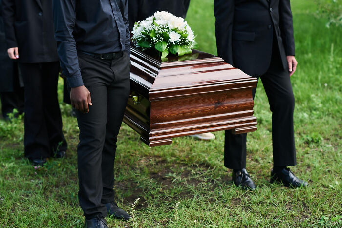 From Disturbing To Hilarious, Here Are 40 Wild Things Funeral Directors Saw That They Still Remember From Disturbing To Hilarious, Here Are 40 Wild Things Funeral Directors Saw That They Still Remember