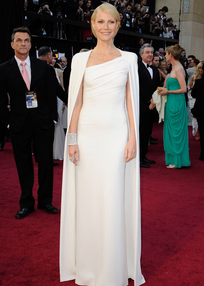 A Look Back At Gwyneth Paltrow’s Past Oscars Looks Going Back To 1994 After This Year’s Awkward Wardrobe Malfunction A Look Back At Gwyneth Paltrow’s Past Oscars Looks Going Back To 1994 After This Year’s Awkward Wardrobe Malfunction