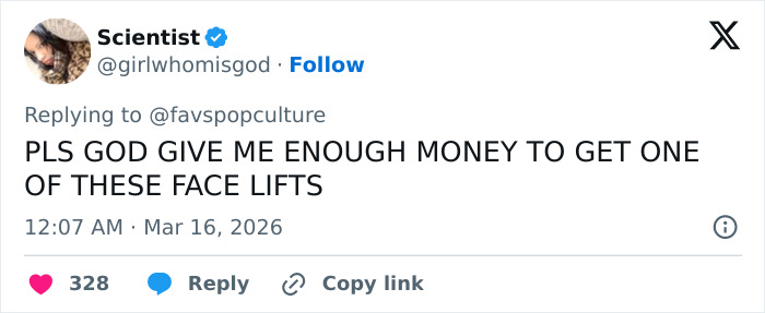 Anne Hathaway&rsquo;s Oscars Appearance Sparks Wild Reactions As Fans Notice Something Off