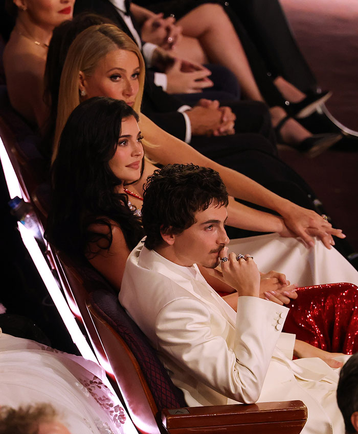 Body Language Expert Explains Timothée Chalamet’s Odd Reaction To Michael B. Jordan’s Win Body Language Expert Explains Timothée Chalamet’s Odd Reaction To Michael B. Jordan’s Win