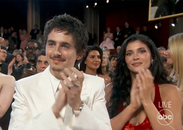 Body Language Expert Explains Timothée Chalamet’s Odd Reaction To Michael B. Jordan’s Win Body Language Expert Explains Timothée Chalamet’s Odd Reaction To Michael B. Jordan’s Win