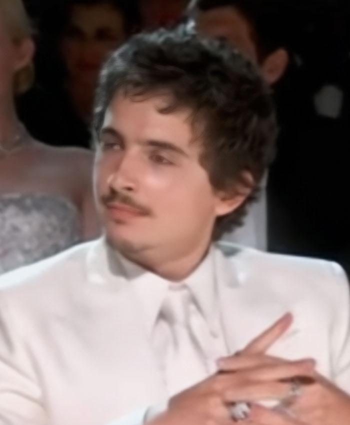 Body Language Expert Explains Timothée Chalamet’s Odd Reaction To Michael B. Jordan’s Win Body Language Expert Explains Timothée Chalamet’s Odd Reaction To Michael B. Jordan’s Win