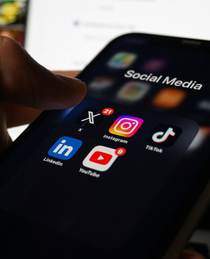 &ldquo;I Told Her I Had A Tumour&rdquo;: People Who Lost A Friend Shared What Happened