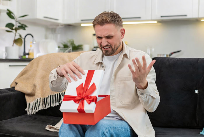 GF Keeps Giving Horrible B-Day Gifts, BF Breaks Up, Internet Appalled As He Shares 2-Year Update