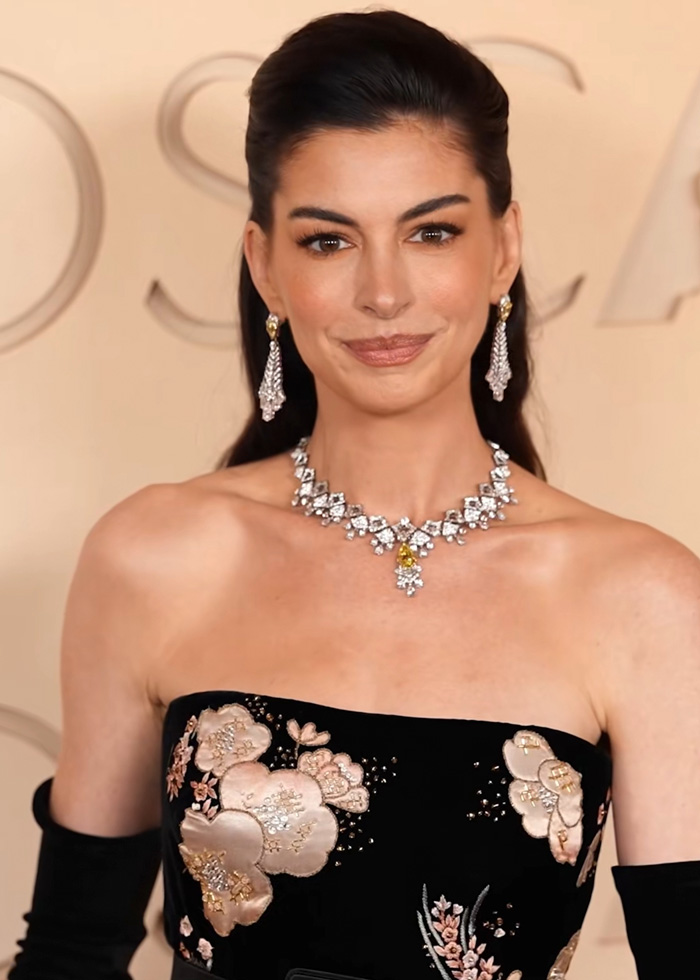 Anne Hathaway Reveals ‘Trick’ Behind Taut Face After Fans Scrutinized Her Oscars Appearance