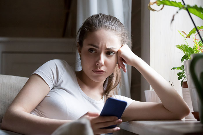 Woman Realizes She&rsquo;s The Only Sibling Skipped For B-Day Traditions, Family Calls Her Dramatic