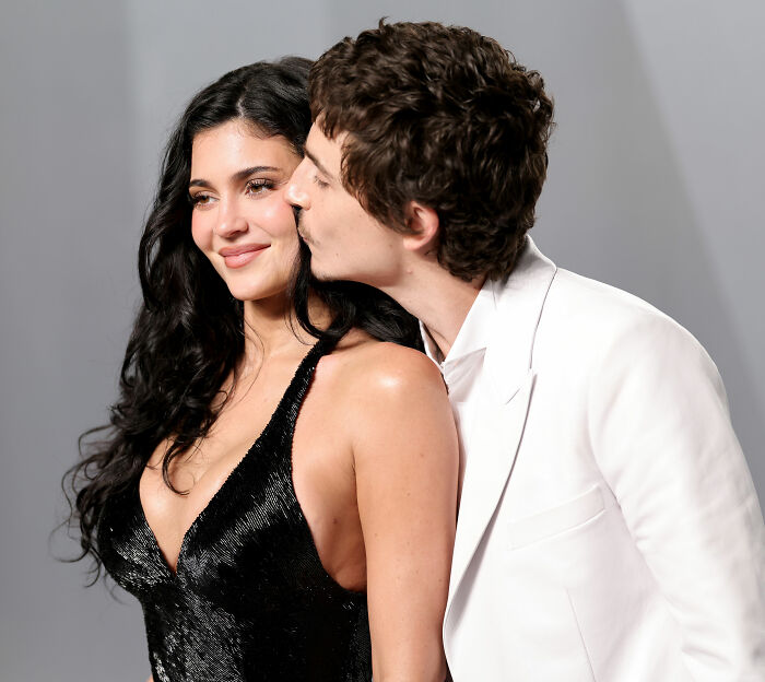 “Watch His Face”: Fans Claim This Was The Exact Moment Timothée Chalamet Realized The ‘Kardashian Curse’ Is Real