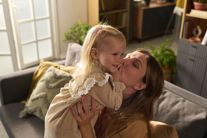 Cruel Dad Says Kids Won’t Remember Their B-Days Later, Daughter’s Small Party Still Nags Mom