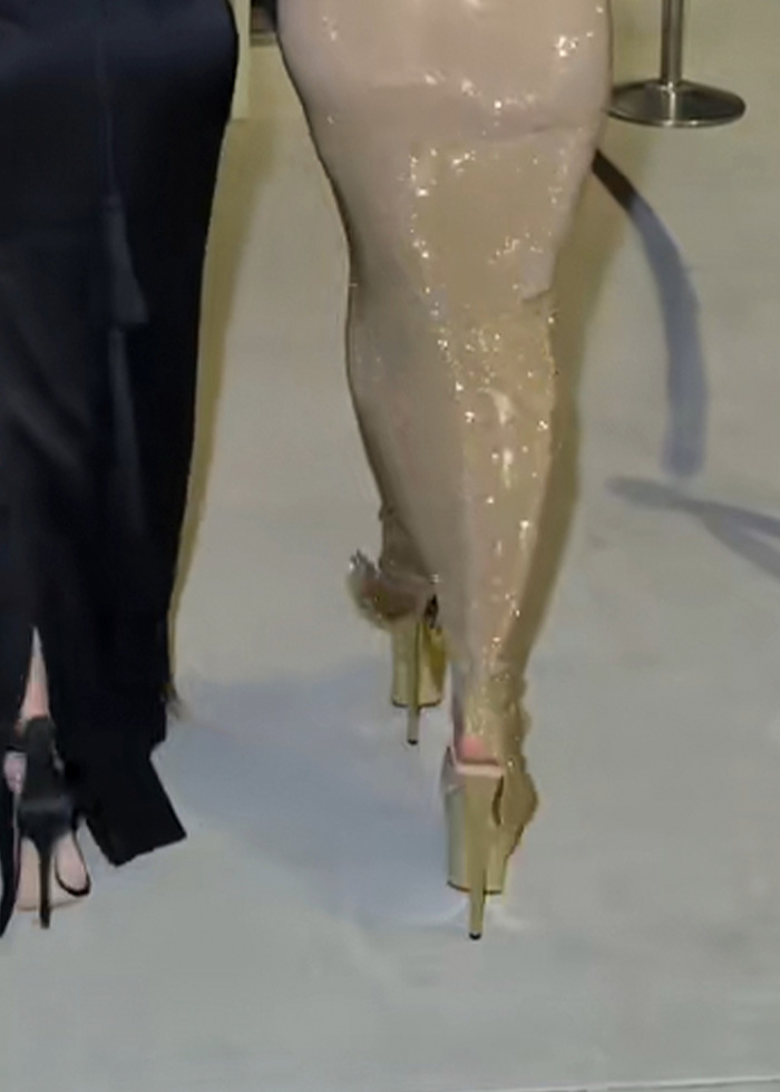 Kim Kardashian&rsquo;s Dramatic Fall Joins The List Of Viral Moments From Oscars Night