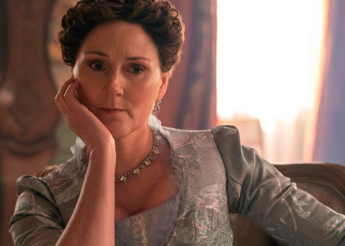 Bridgerton&rsquo;s Ruth Gemmell Explains Why She Went Home In Tears After Filming Intimate Sequence