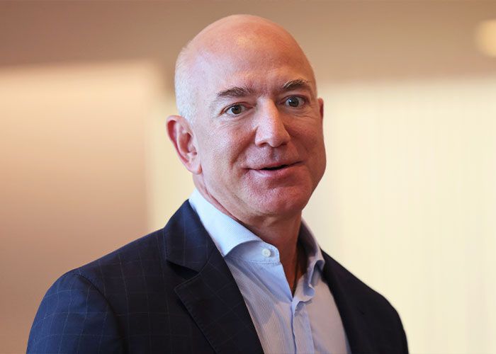 “Divorce Is Imminent”: Lauren S&aacute;nchez And Jeff Bezos Go Viral After Fans Spot Strange Moment Between Them